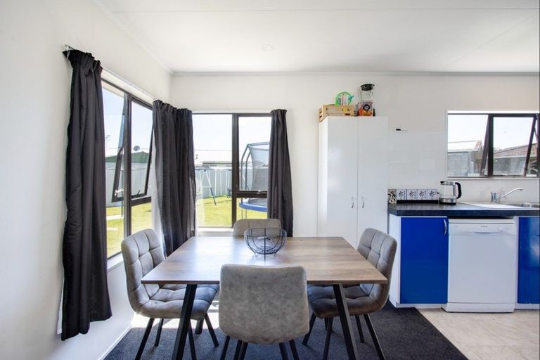 Photo of property in 10 Glamorgan Avenue, Tamatea, Napier, 4112