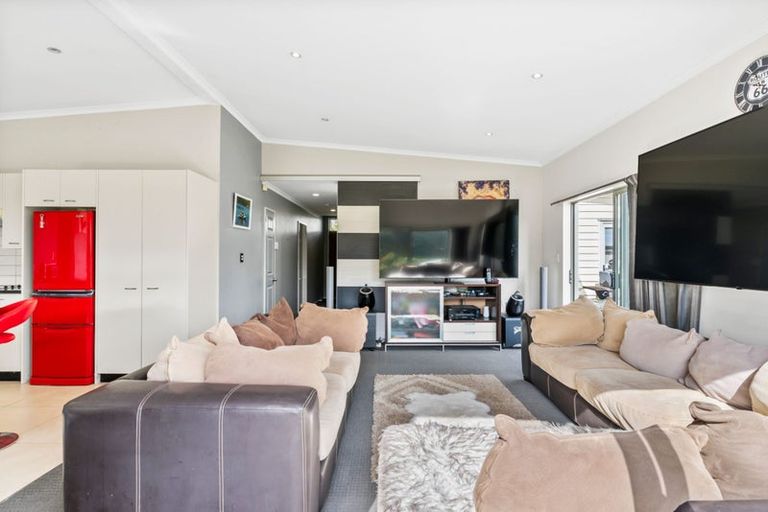 Photo of property in 22 Kokako Rise, Papakura, 2110