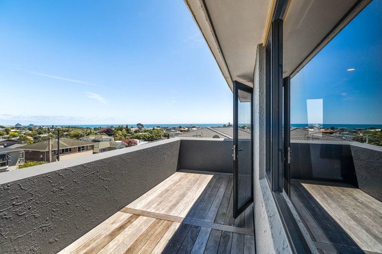 Photo of property in 49 Paynters Avenue, Strandon, New Plymouth, 4312