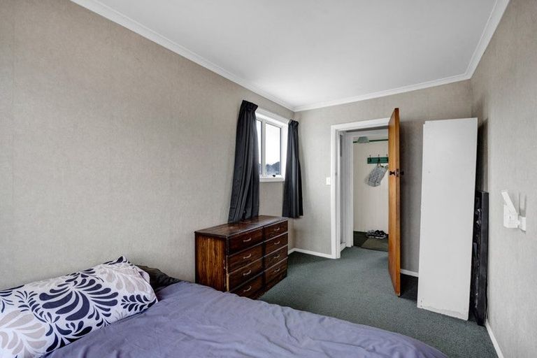 Photo of property in 1 Malone Place, Hawera, 4610