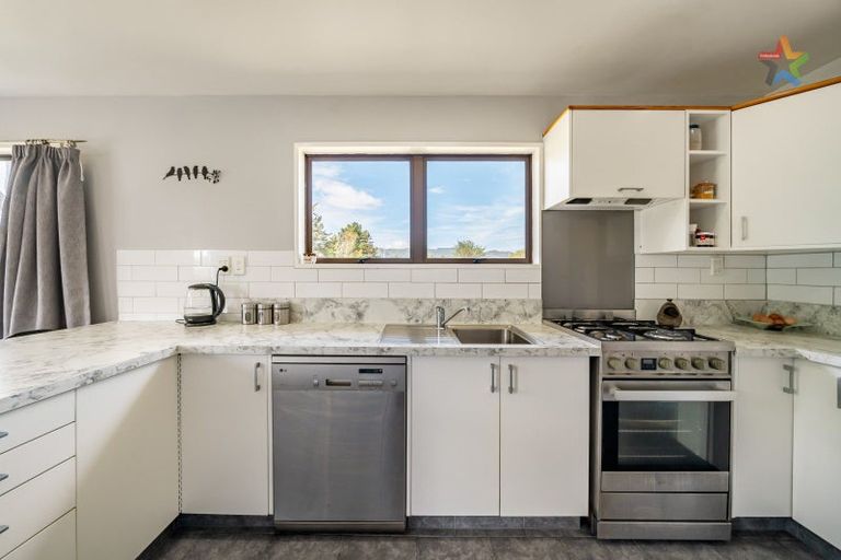Photo of property in 21 Whitechapel Grove, Stokes Valley, Lower Hutt, 5019