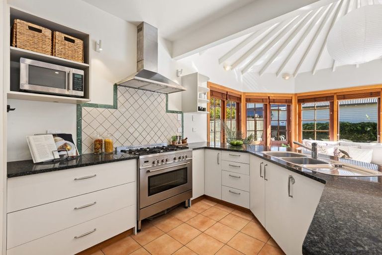Photo of property in 58 Inglis Street, Seatoun, Wellington, 6022