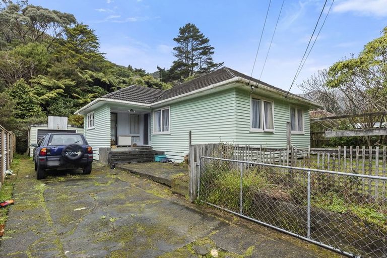 Photo of property in 35 Sunny Grove, Wainuiomata, Lower Hutt, 5014