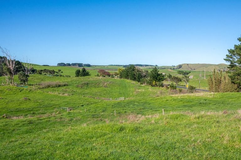 Photo of property in 2640 South Head Road, South Head, Helensville, 0874