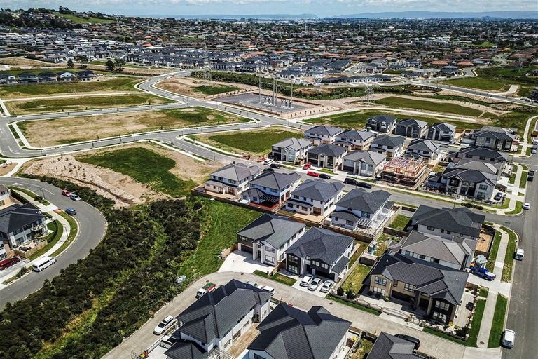 Photo of property in 11 Bunbeg Crescent, Flat Bush, Auckland, 2019