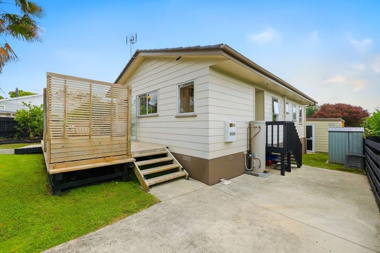 Photo of property in 2/16 Crosby Road, West Harbour, Auckland, 0618