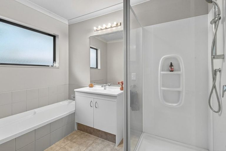 Photo of property in 18 Discovery Avenue, Welcome Bay, Tauranga, 3112