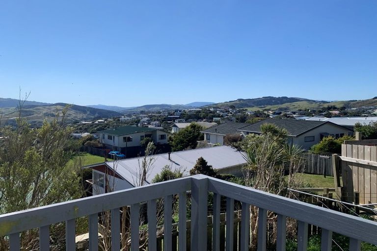 Photo of property in 14 Rice Crescent, Newlands, Wellington, 6037