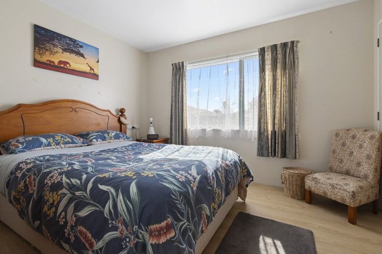 Photo of property in 2b Village Place, Tuakau, 2121