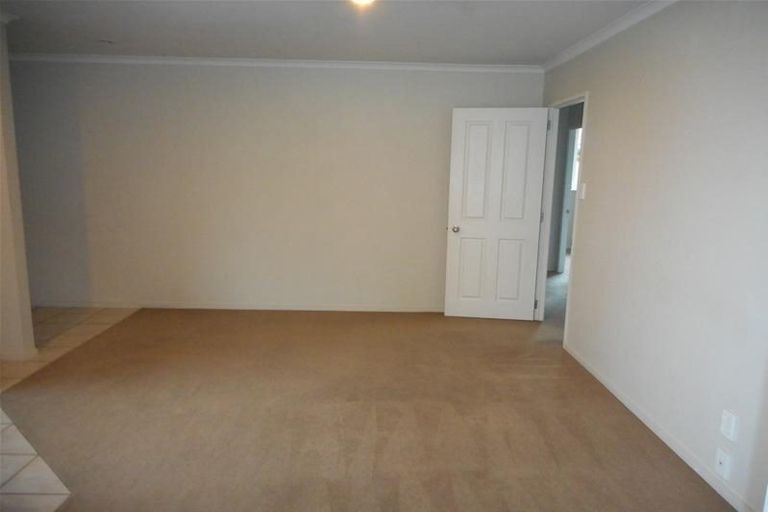 Photo of property in 182 Keri Vista Rise, Papakura, 2110