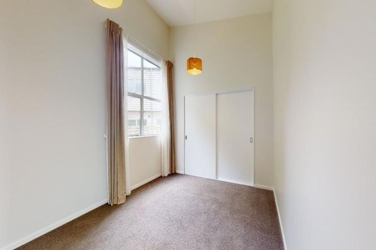 Photo of property in 352 Queens Drive, Lyall Bay, Wellington, 6022