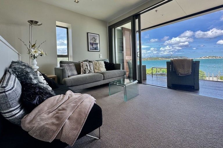 Photo of property in Patent 326 Apartments, 214s/326 Evans Bay Parade, Hataitai, Wellington, 6021