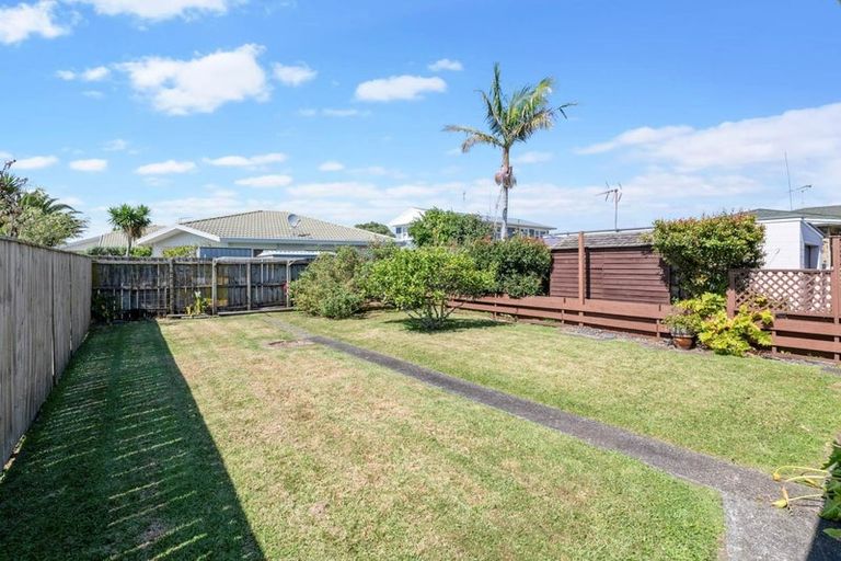 Photo of property in 8 West Hoe Road, Orewa, 0931