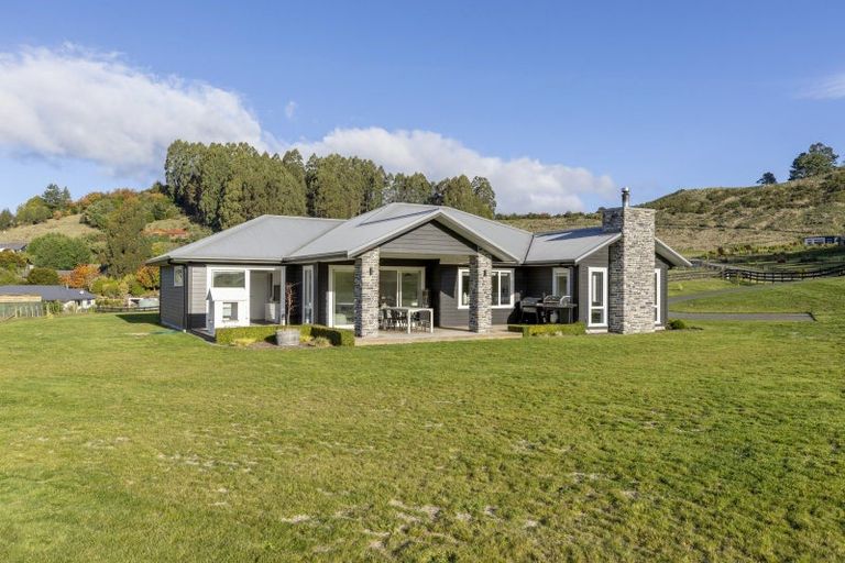 Photo of property in 7 Lochinvar Lane, Acacia Bay, Taupo, 3385