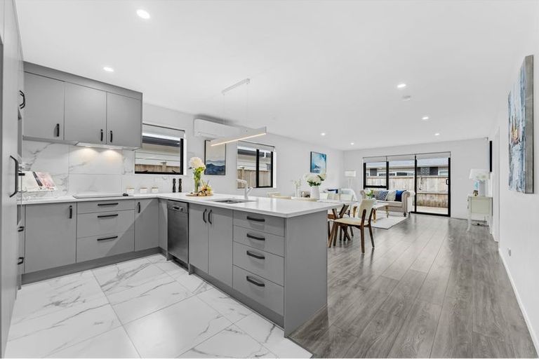 Photo of property in 14 Noia Way, Karaka, Papakura, 2113