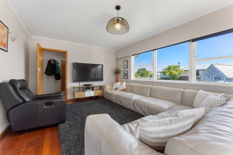 Photo of property in 8 Essex Place, Milson, Palmerston North, 4414
