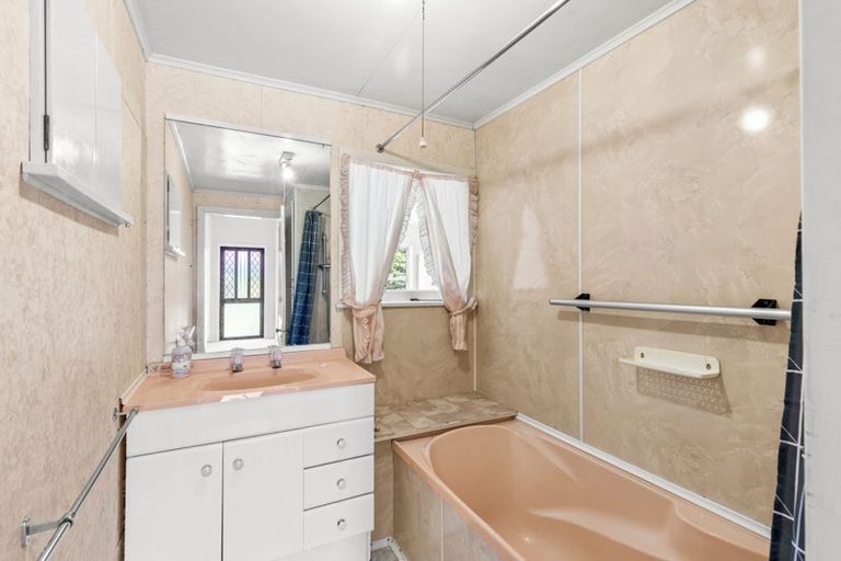 Photo of property in 17 Central Takaka Road, Takaka, 7183