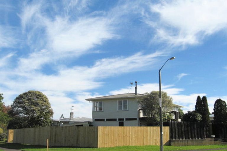 Photo of property in 64 Megan Avenue, Pakuranga Heights, Auckland, 2010