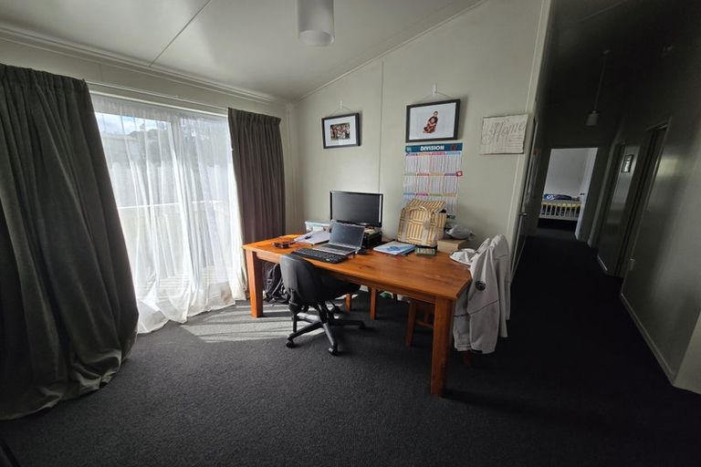 Photo of property in 10a York Place, Cannons Creek, Porirua, 5024