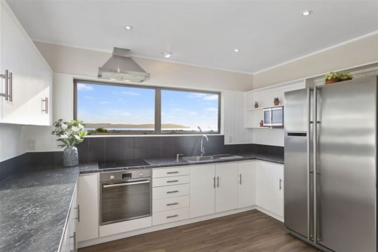 Photo of property in 44 Rewarewa Road, Te Atatu Peninsula, Auckland, 0610
