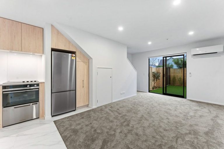 Photo of property in 16/10 Fathom Place, Te Atatu Peninsula, Auckland, 0610