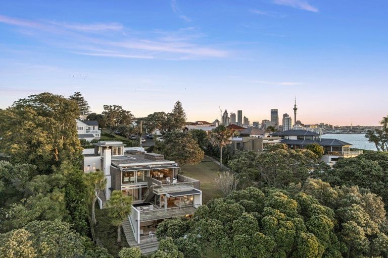 Photo of property in 94 Stanley Point Road, Stanley Point, Auckland, 0624