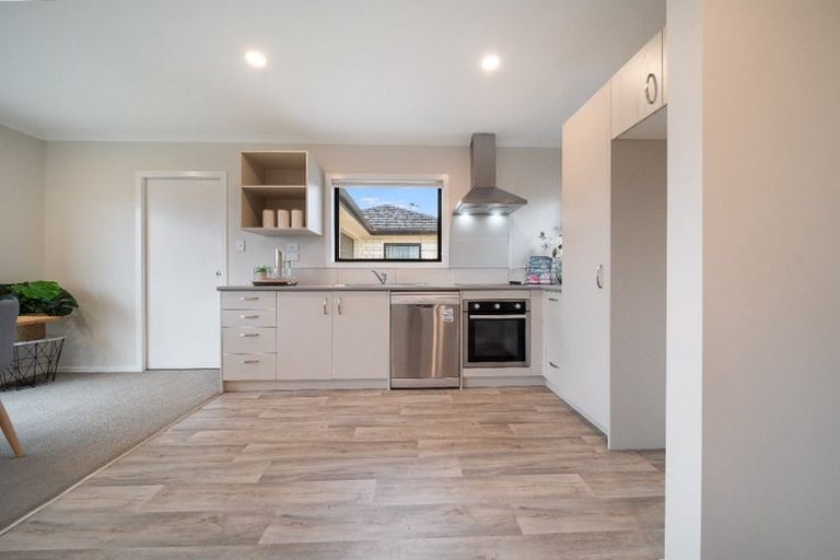 Photo of property in 2/9 Heath Street, Saint Andrews, Hamilton, 3200