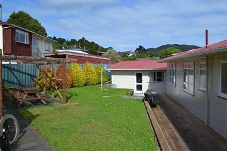 Photo of property in 8 Manurewa Grove, Wainuiomata, Lower Hutt, 5014