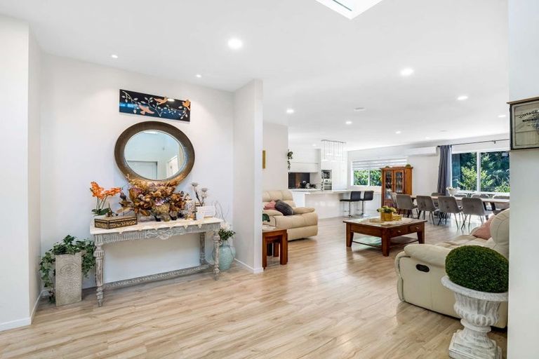 Photo of property in 6 Kahu Close, Orewa, 0931