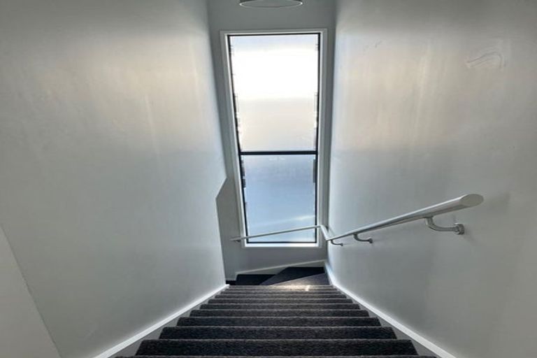 Photo of property in 16a Woodall Place, Totara Vale, Auckland, 0627