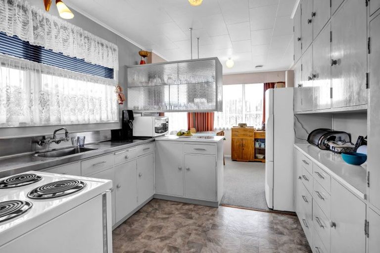 Photo of property in 3 Karaka Street, Hawera, 4610