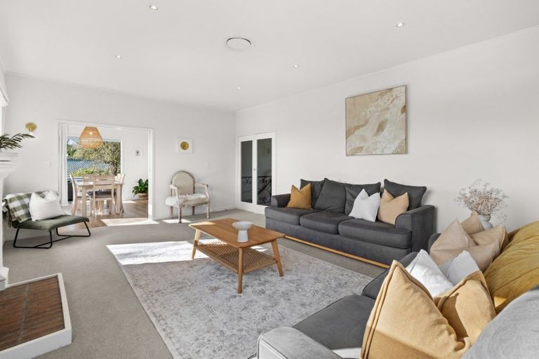 Photo of property in 21 Busby Hill, Havelock North, 4130