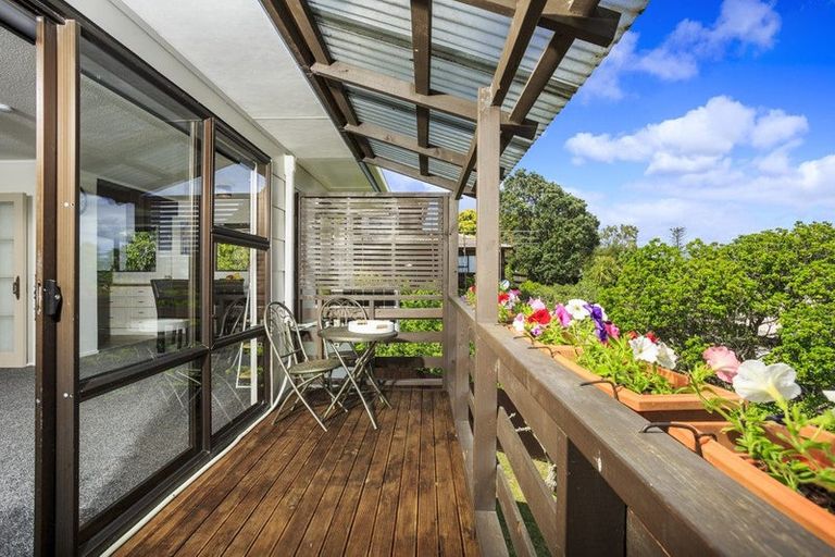 Photo of property in 2/38 Birkdale Road, Birkdale, Auckland, 0626