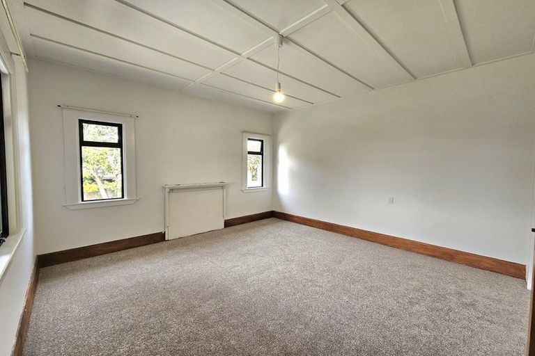 Photo of property in 40 Record Street, Fitzroy, New Plymouth, 4312