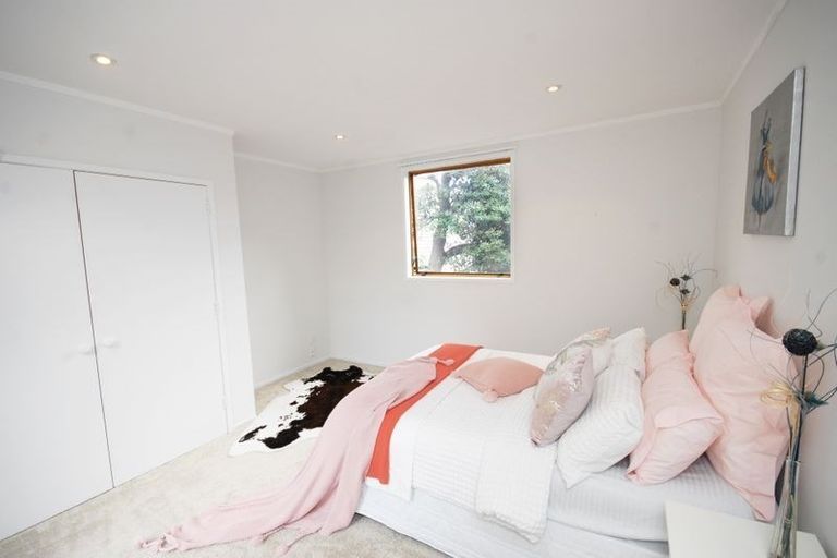 Photo of property in 4 Hollyhock Place, Browns Bay, Auckland, 0630