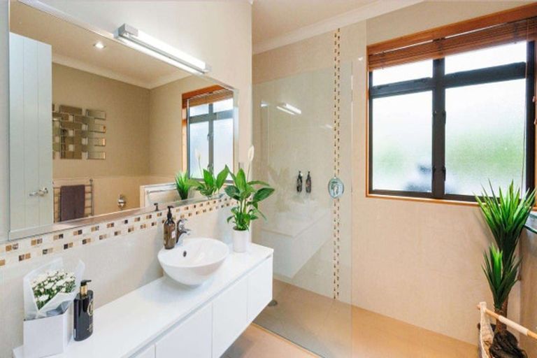 Photo of property in 7 Titirangi Drive, Fitzherbert, Palmerston North, 4471