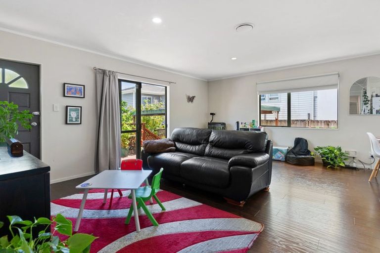 Photo of property in 2/4 Gibraltar Street, Howick, Auckland, 2014