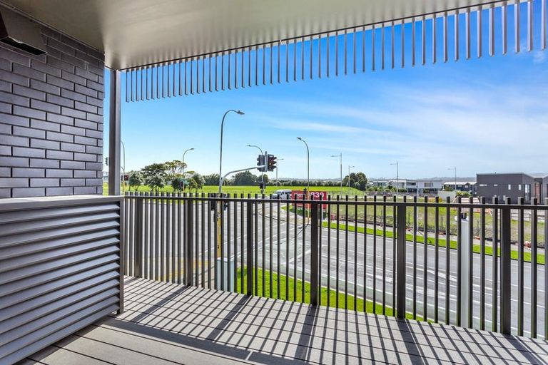 Photo of property in 3/2 Te Rito Road, Hobsonville, Auckland, 0616