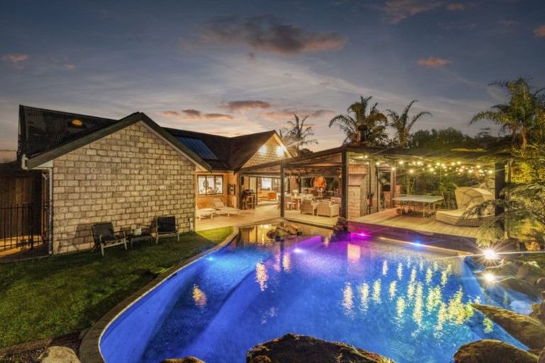 Photo of property in 121 Polo Prince Drive, Totara Park, Manurewa, 2576