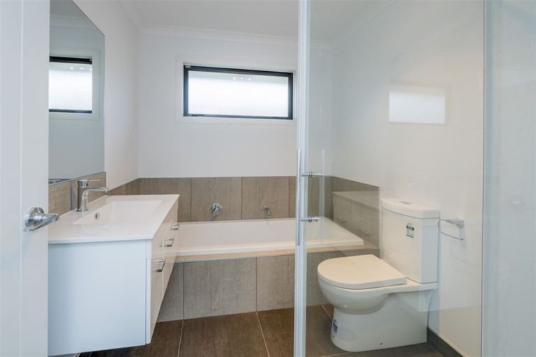 Photo of property in 42 Featherston Street, Levin, 5510