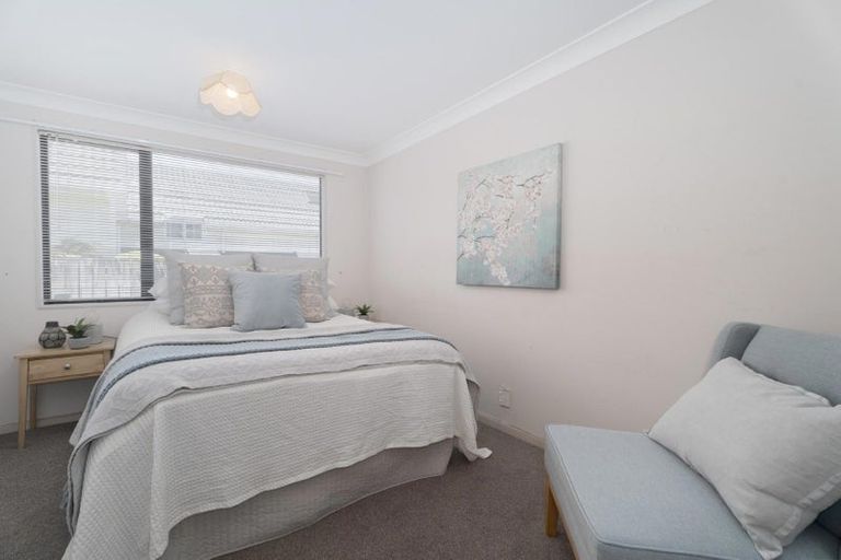 Photo of property in 121 Westchester Drive, Churton Park, Wellington, 6037