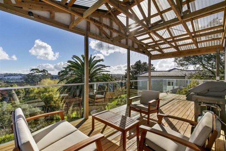 Photo of property in 28 Moffat Road, Red Beach, 0932