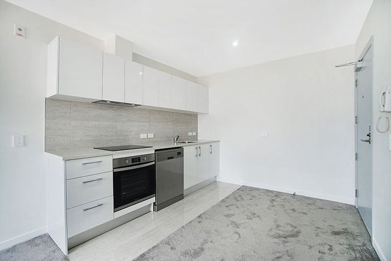 Photo of property in 8 Gray Avenue, Mangere East, Auckland, 2024