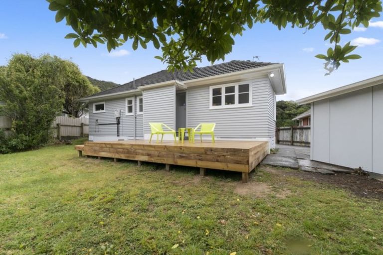 Photo of property in 35 Lees Grove, Wainuiomata, Lower Hutt, 5014