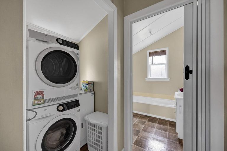 Photo of property in 221 Bridge Street, Eltham, 4322
