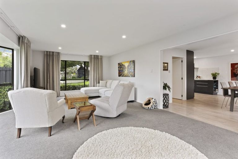 Photo of property in 10 Pyatt Place, Redwood, Christchurch, 8051