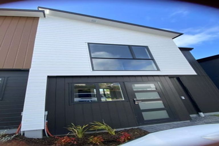 Photo of property in 1 Tawatawa Street, Long Bay, Auckland, 0630