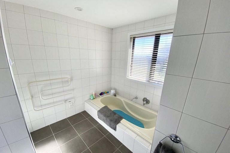 Photo of property in 17 Monte Cassino Place, Birkdale, Auckland, 0626