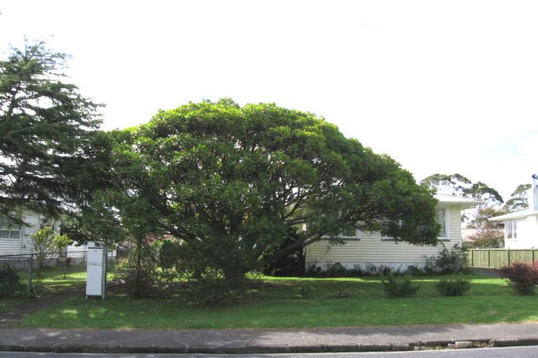 Photo of property in 24 Ozich Avenue, Te Atatu South, Auckland, 0610