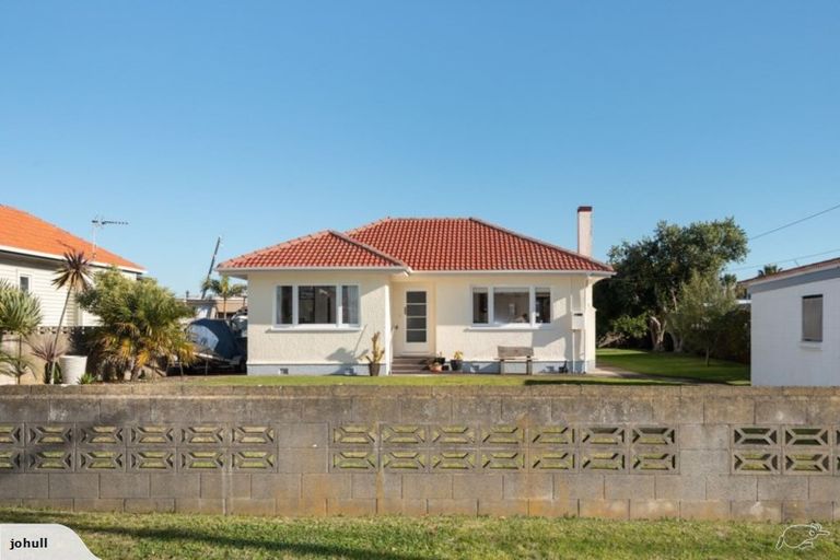 Photo of property in 52 Pitau Road, Mount Maunganui, 3116